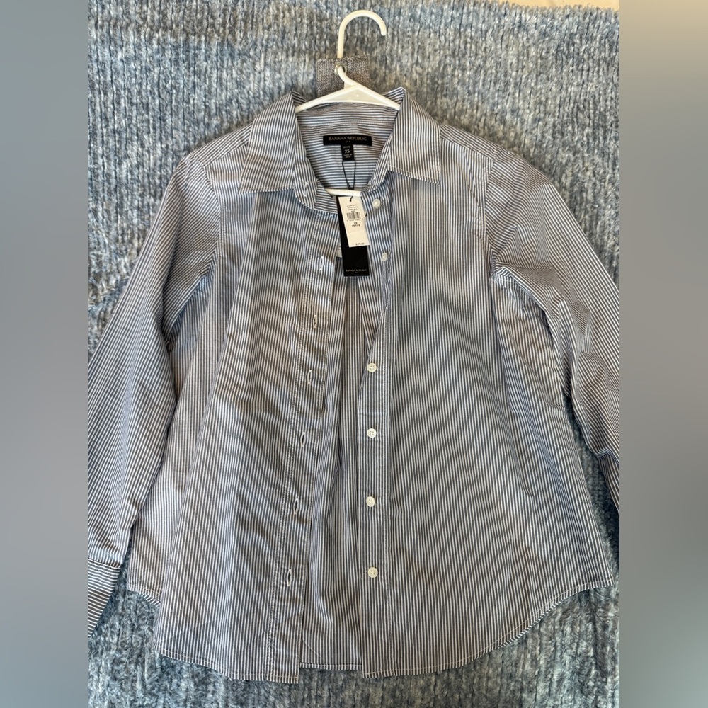 Banana Republic Navy and white long sleeve button down